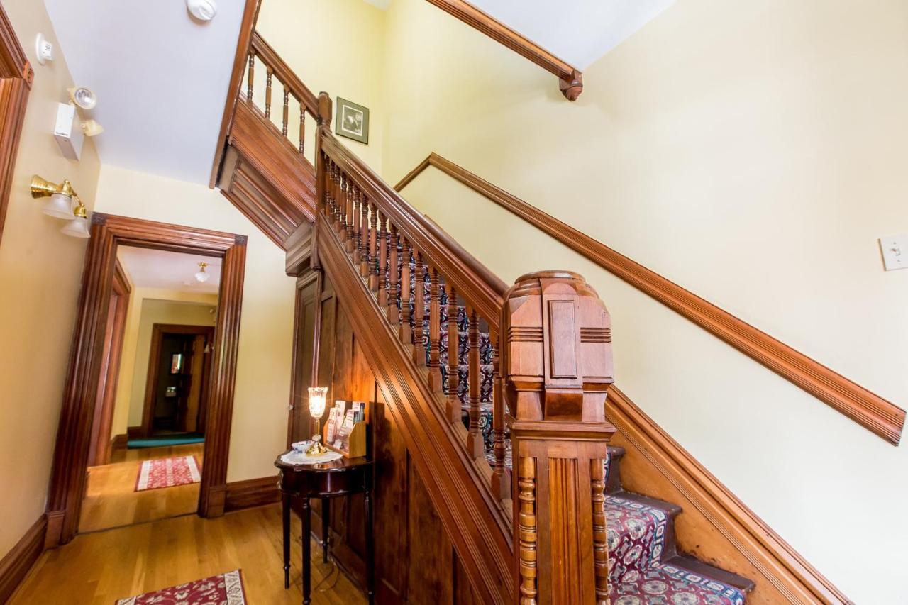 ايري Victoria Inn المظهر الخارجي الصورة